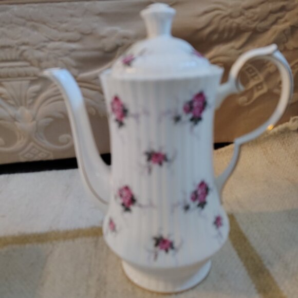Princess House By Hammersley. Windsor Rose Fine Bone China Tea Pot - Picture 9 of 16